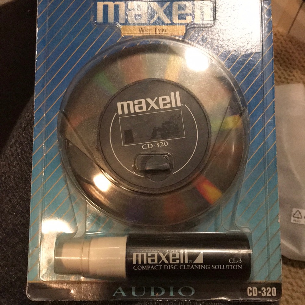Compact disk radial cleaner